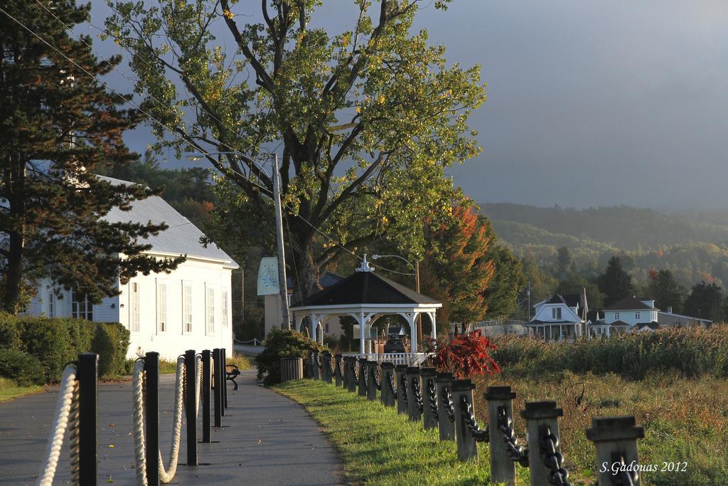 Auberge De La Rive De Charlevoix - Auberge De Jeunesse Familiale Pour Voyageurs De Tous Ages Hotel Saint-Joseph-de-la-Rive Kültér fotó