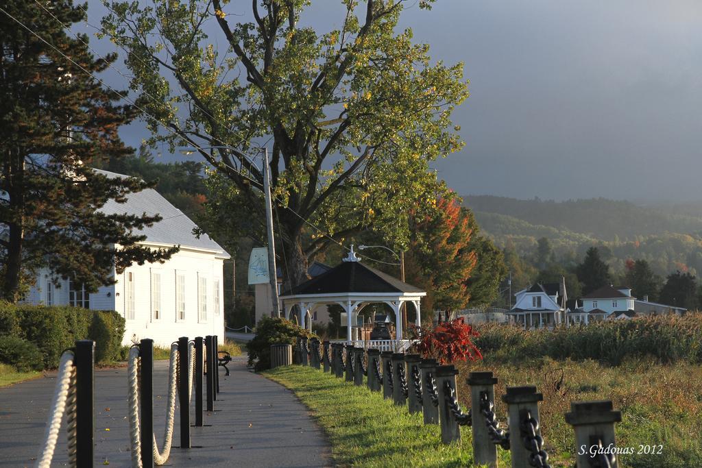 Auberge De La Rive De Charlevoix - Auberge De Jeunesse Familiale Pour Voyageurs De Tous Ages Saint-Joseph-de-la-Rive Kültér fotó