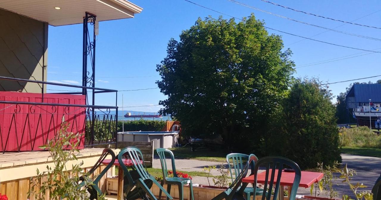 Auberge De La Rive De Charlevoix - Auberge De Jeunesse Familiale Pour Voyageurs De Tous Ages Saint-Joseph-de-la-Rive Kültér fotó